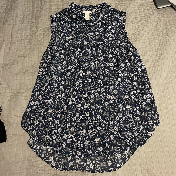 Like new H&M button down tank top - Picture 1 of 2